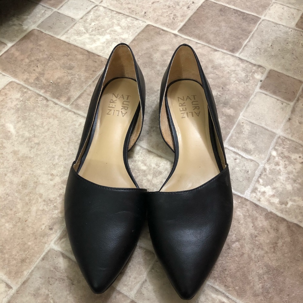 Black Leather Naturalizer Flat, Size 7.5M